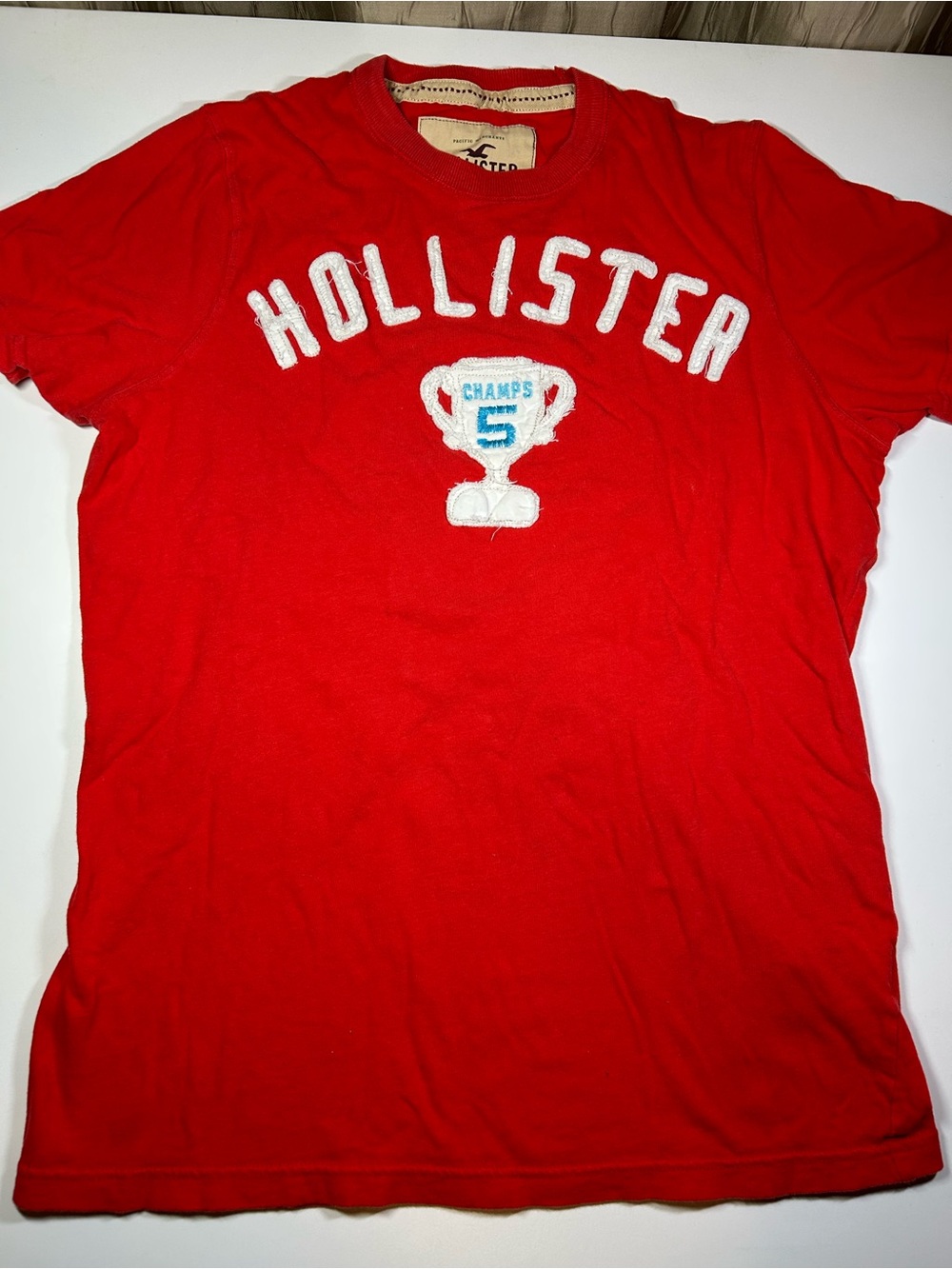 🔥2/$20 Mix & Match🔥Hollister Red Men's Large Champs 5 Crew Logo 100% Cotton